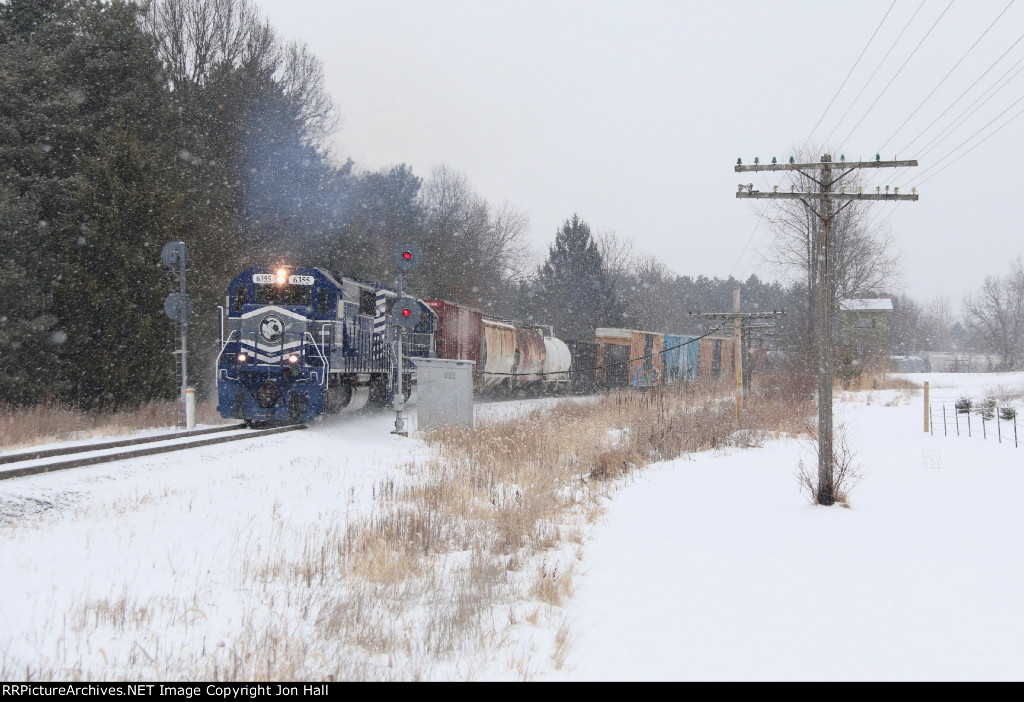 Z127 digs in to pick up speed as rolls through the South Holly signals